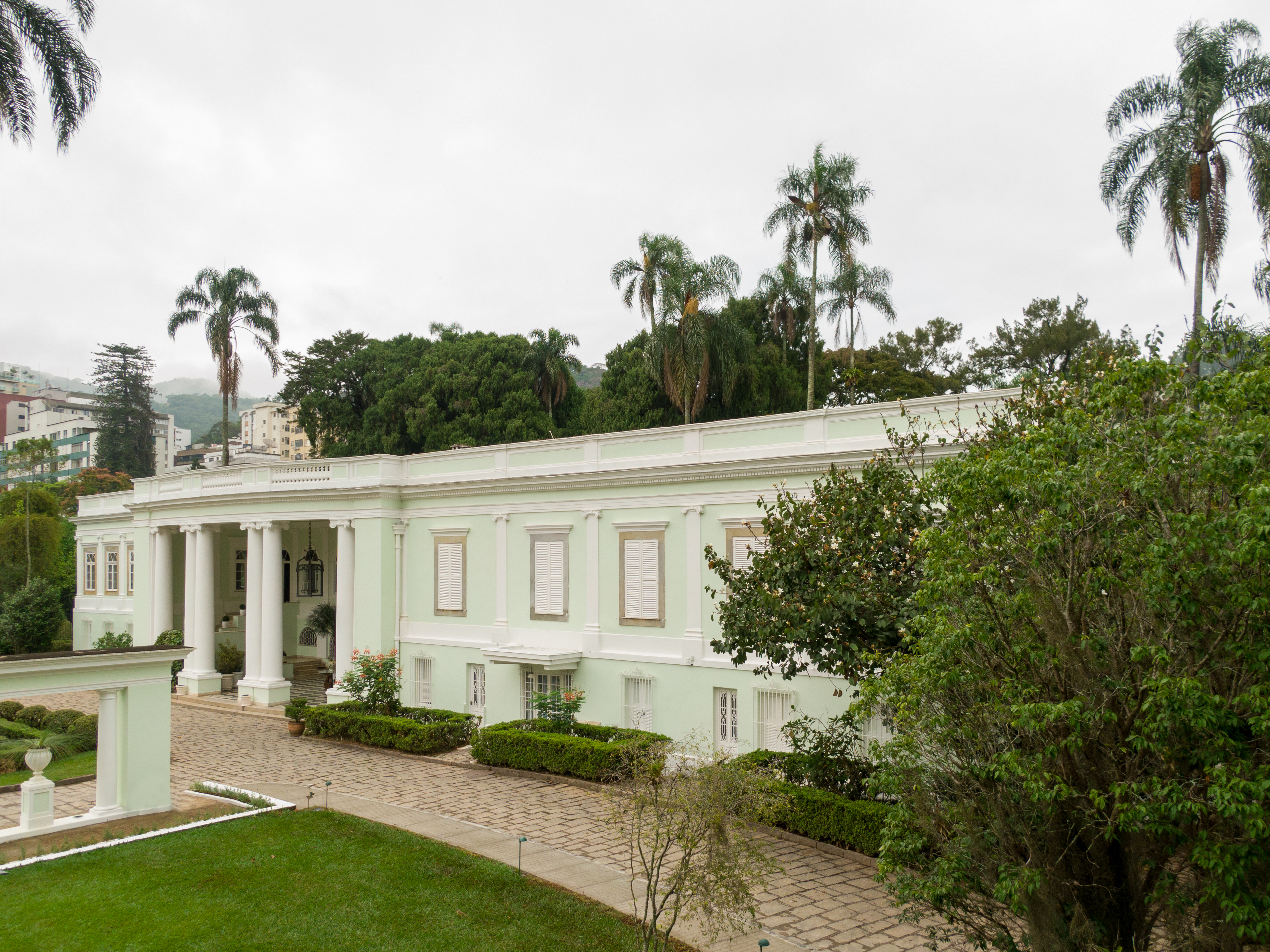 Hotel Solar do Império — área externa com arquitetura hoteleira de Petrópolis